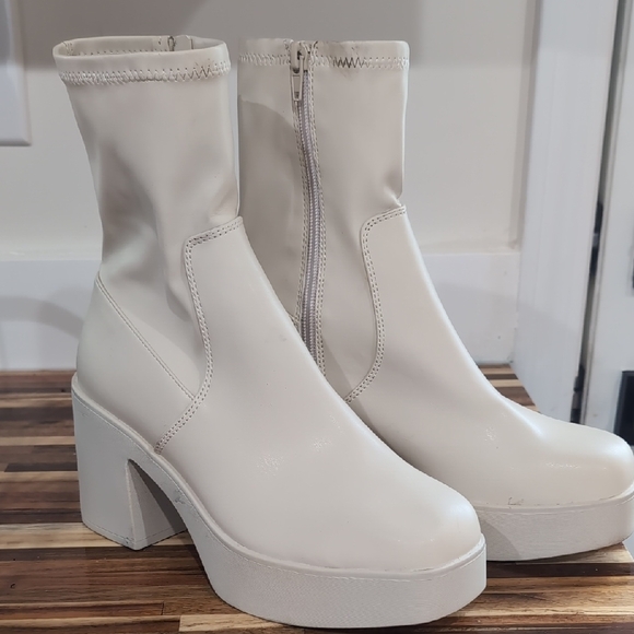 Shoes - Women's Cream Ankle Boots